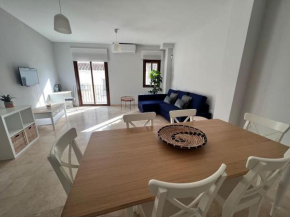 Piso moderno en el centro histórico a 3 min del mar, Estepona